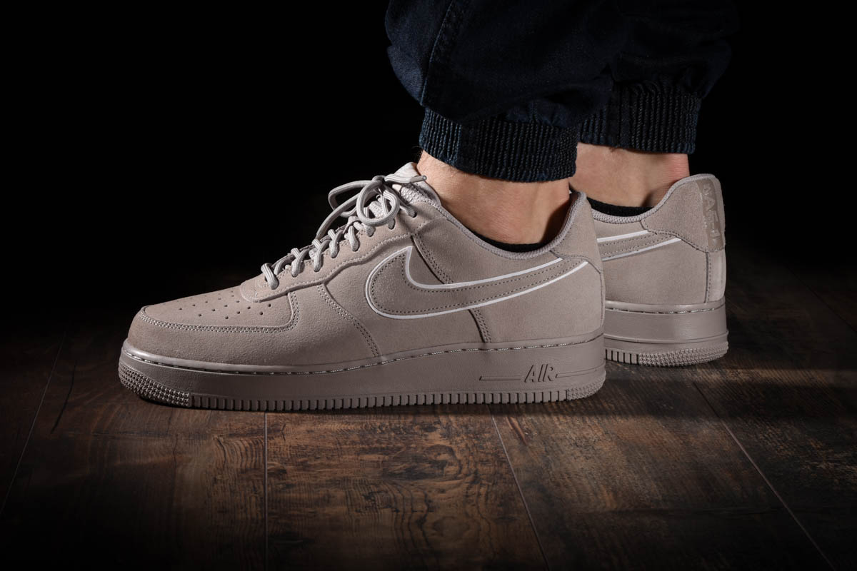 nike air force 1 lv8 suede