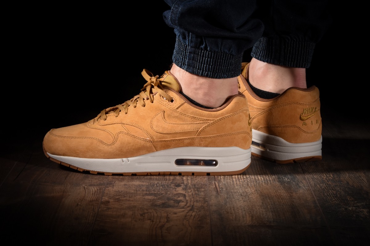 nike air max 1 premium trainers in tan