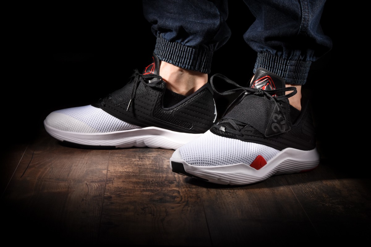 NIKE AIR JORDAN RELENTLESS BLACK RED WHITE