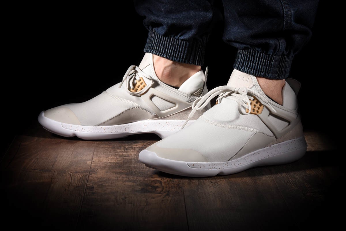 NIKE AIR JORDAN FLY '89 LIGHT BONE