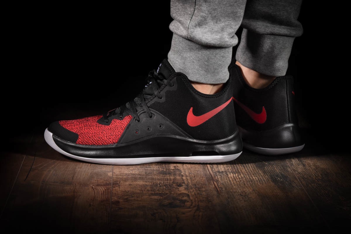 NIKE AIR VERSITILE III BRED
