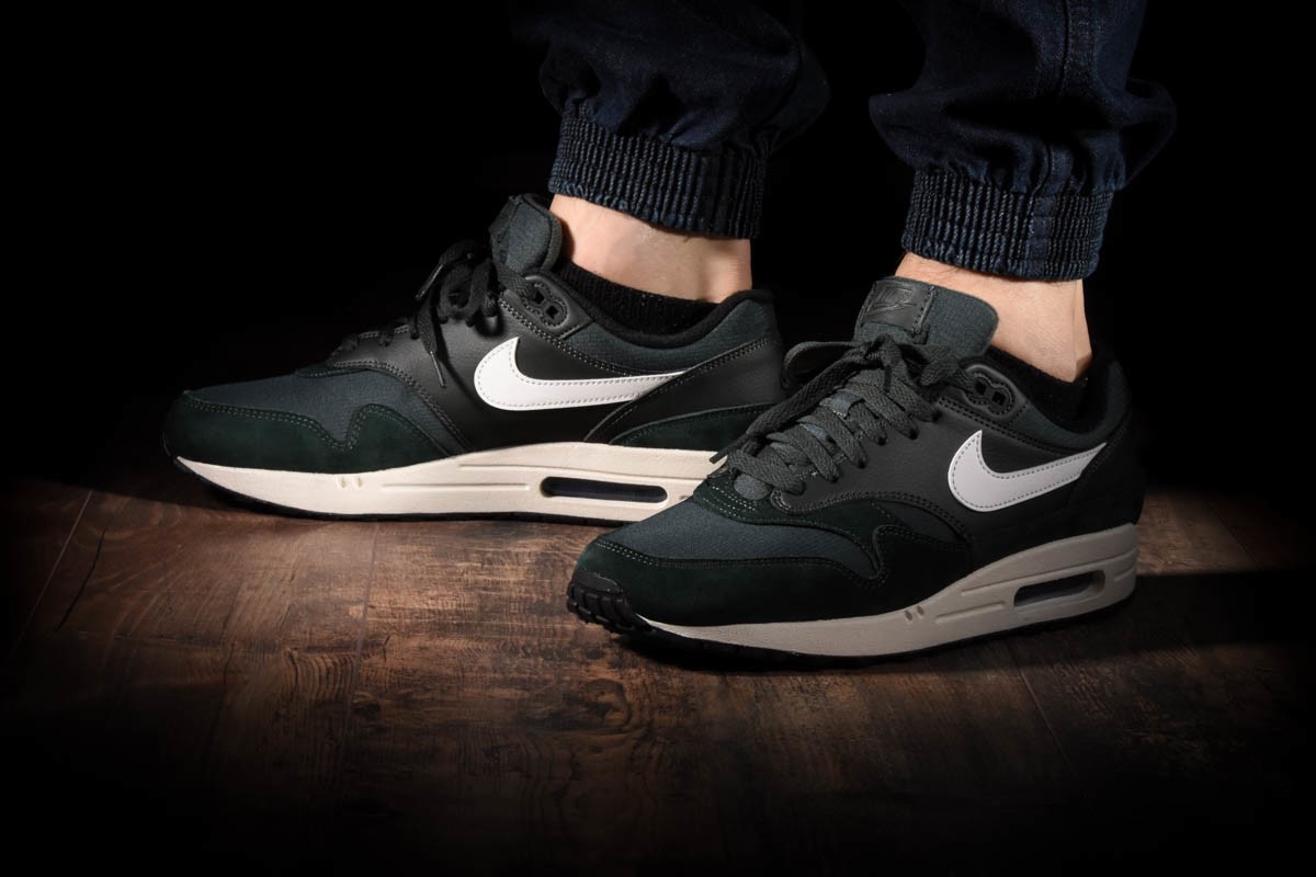 NIKE AIR MAX 1 OUTDOOR GREEN