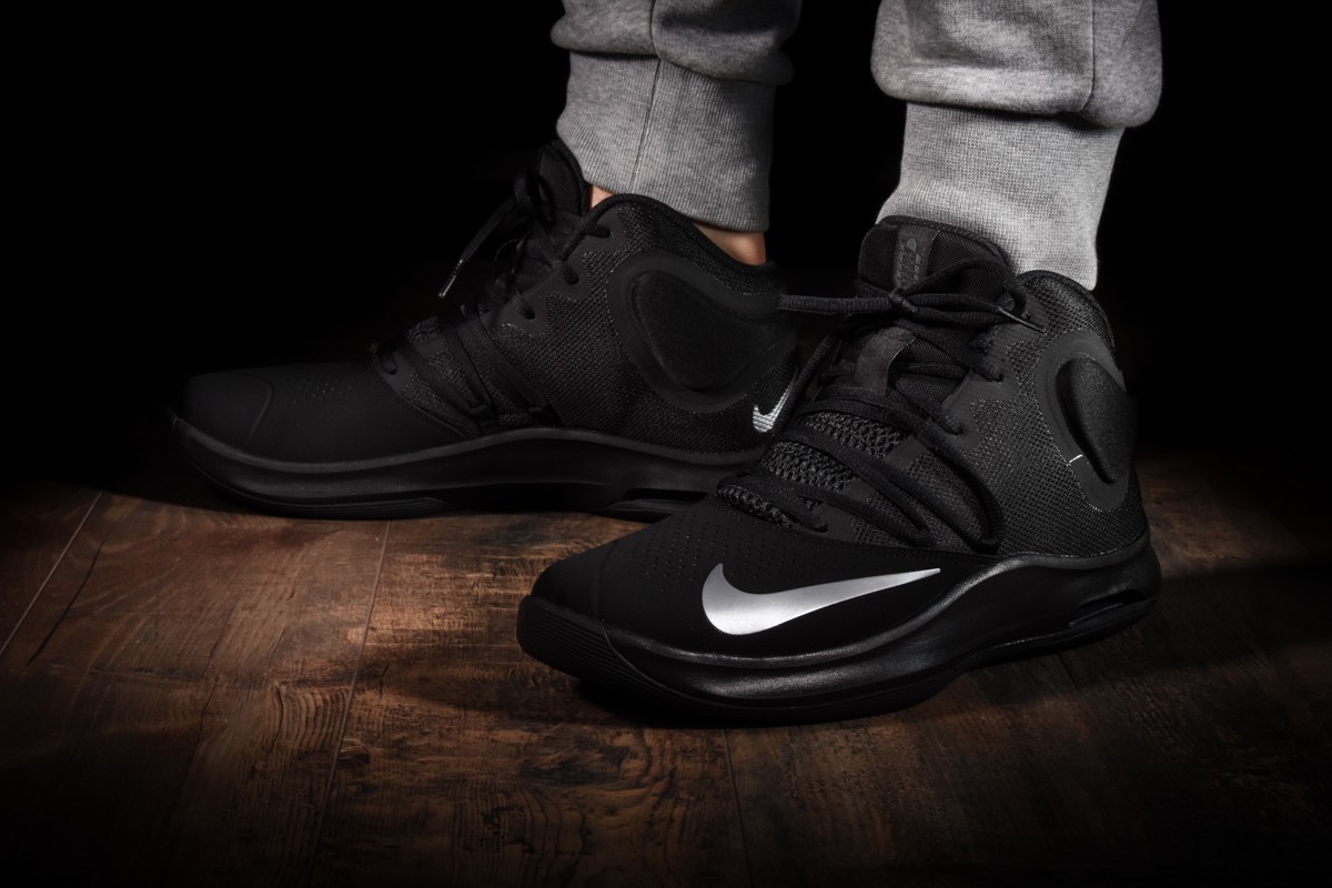 NIKE AIR VERSITILE IV NBK BLACKOUT