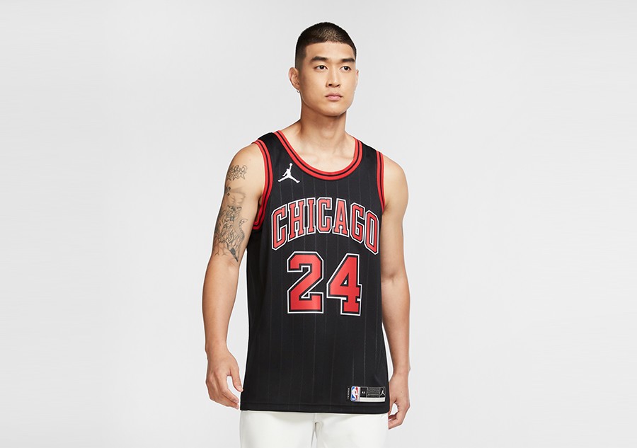 Chicago Bulls Jordan Statement Edition Swingman Jersey 22 - Black