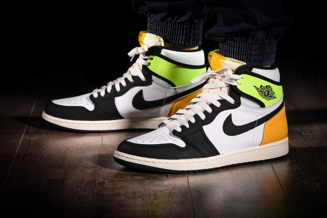 NIKE AIR JORDAN 1 RETRO HIGH OG VOLT GOLD pour €230,00