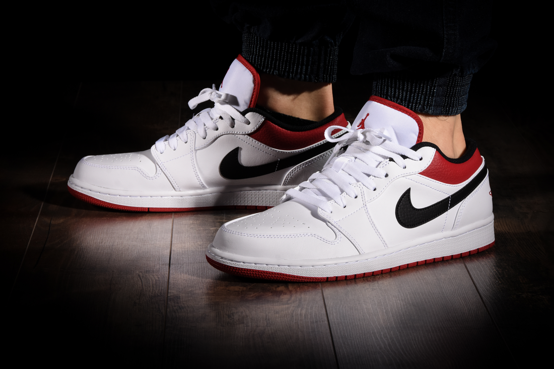 NIKE AIR JORDAN 1 RETRO LOW WHITE UNIVERSITY RED