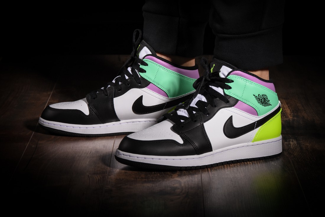 NIKE AIR JORDAN 1 RETRO MID GS PASTEL BLACK TOE